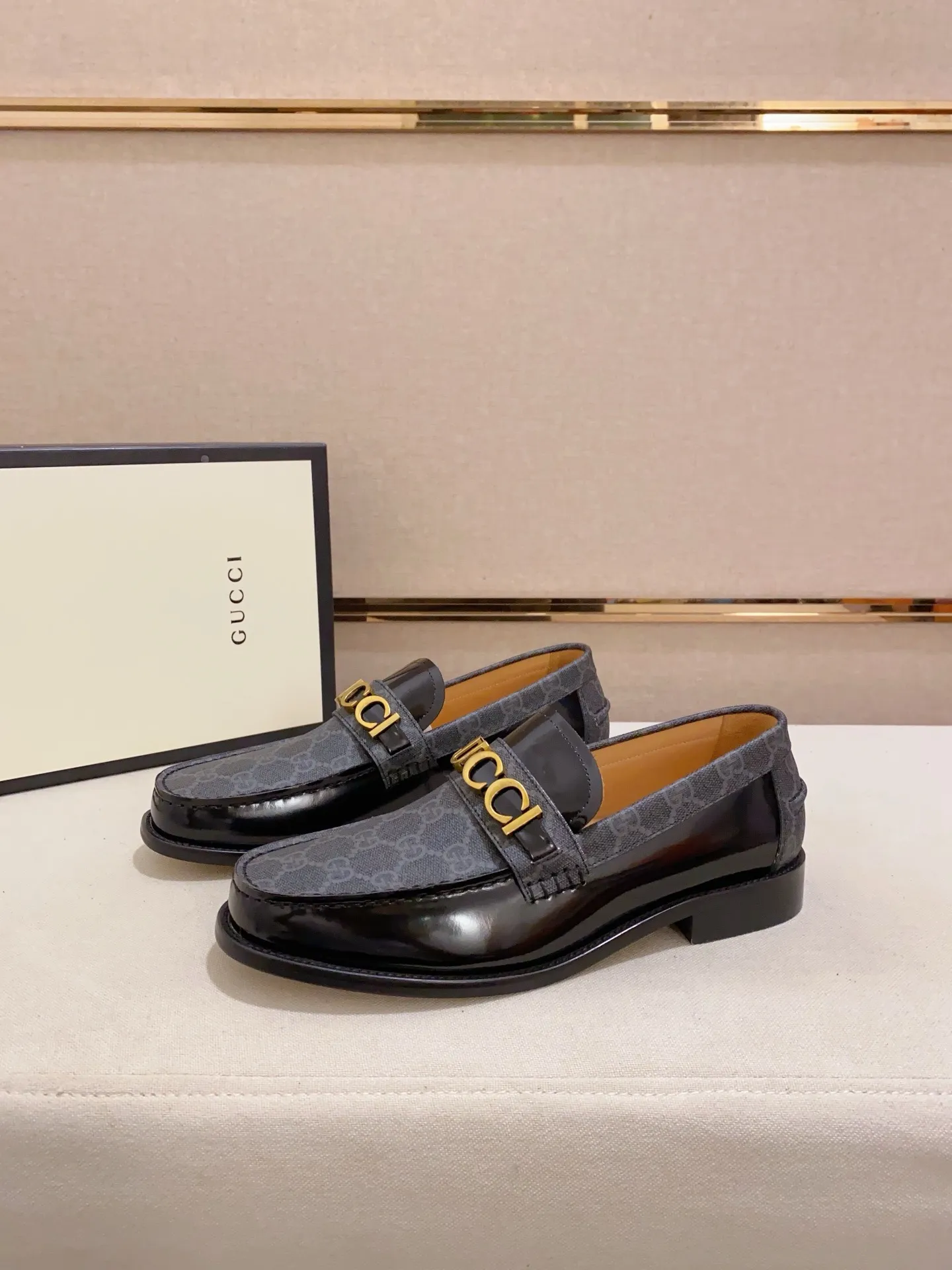 Men's shoes 💰: 580💰 (GUCCI) new series ss hot new products 💢 💠 Casual leather shoes 👞, first layer of cowhide, upper hardware buckle and logo on the side of the shoe, insole and sole with brand logo 💠 💎 Upper: 100% cowhide 💎 Lining: cowhide/100% 💎Feet: cowhide/100% 💎Sole: rubber/100% 💎SIZE: 38 39 40 41 42 43 44 Can be customized 45